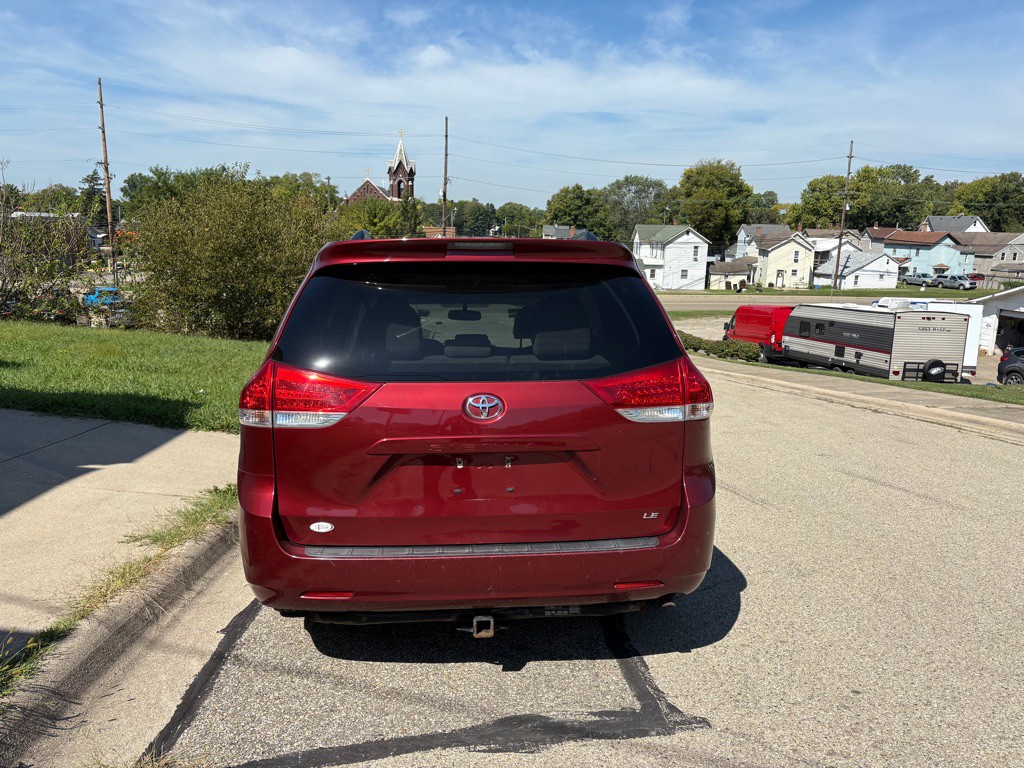2014 Toyota Sienna Image 5