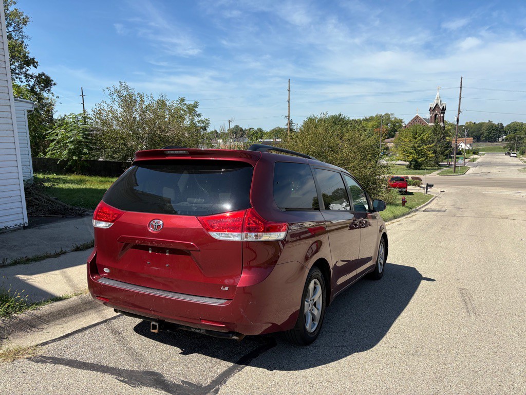 2014 Toyota Sienna Image 6