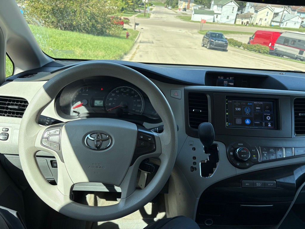 2014 Toyota Sienna Image 10