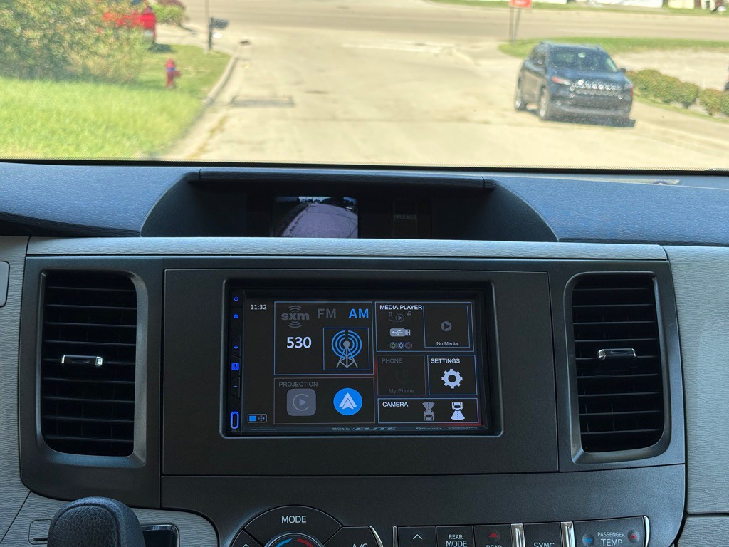 2014 Toyota Sienna Image 12