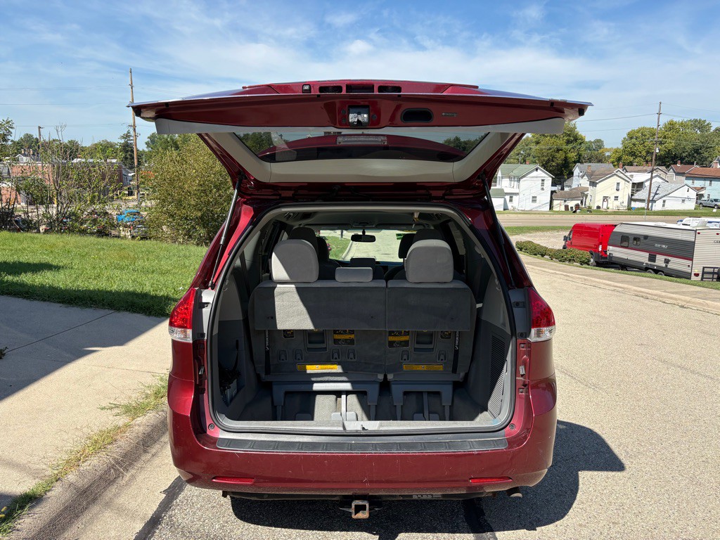 2014 Toyota Sienna Image 16