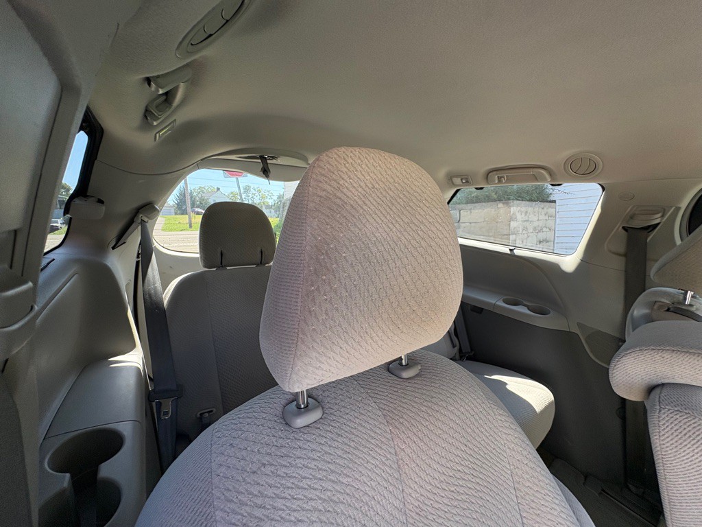 2014 Toyota Sienna Image 18