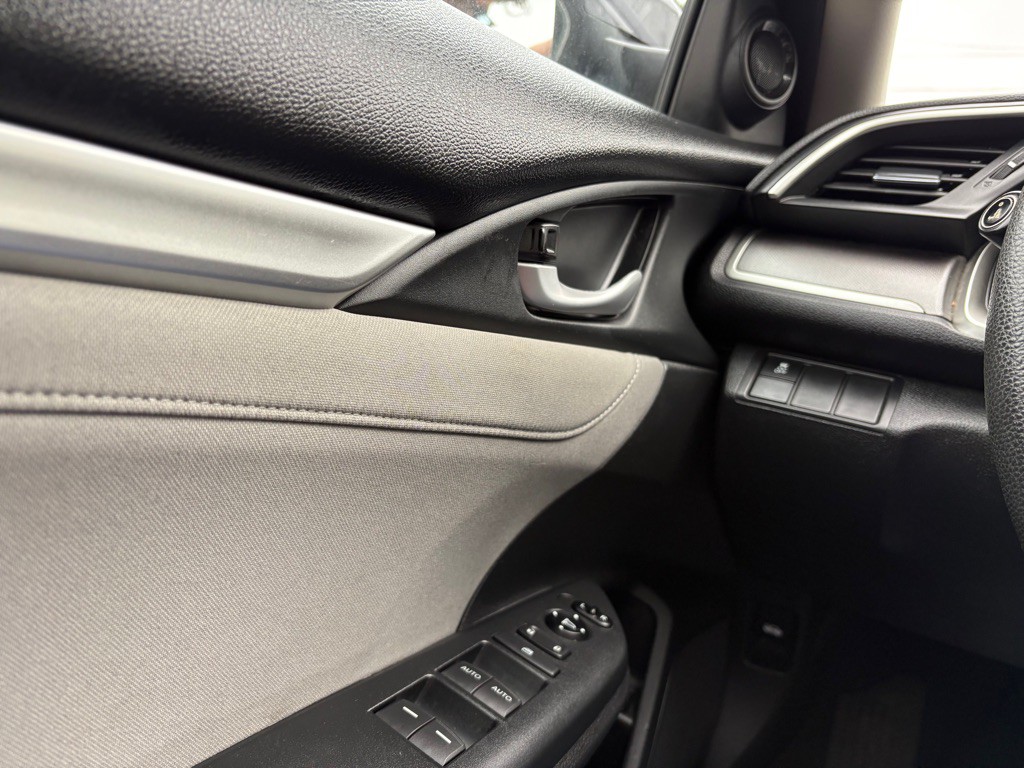 2018 Honda Civic Image 13