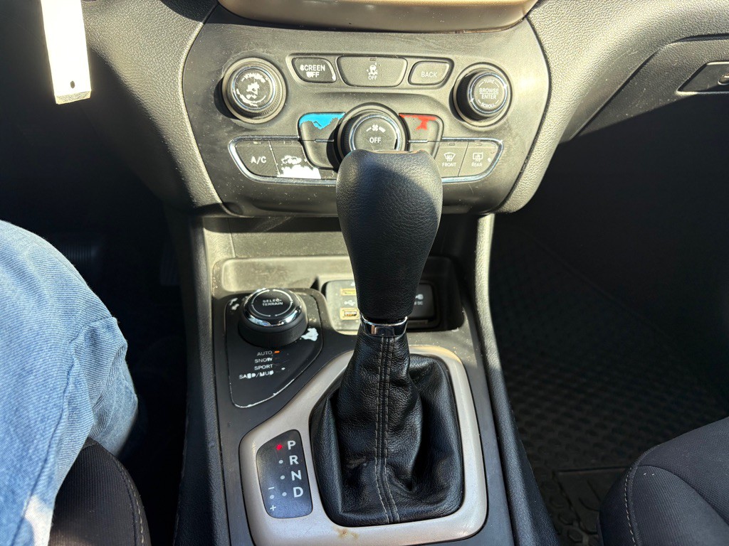 2014 Jeep Cherokee Image 12
