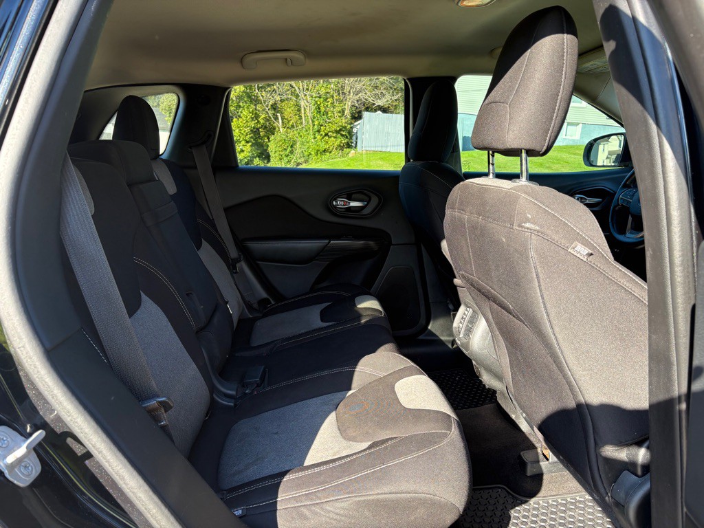 2014 Jeep Cherokee Image 16