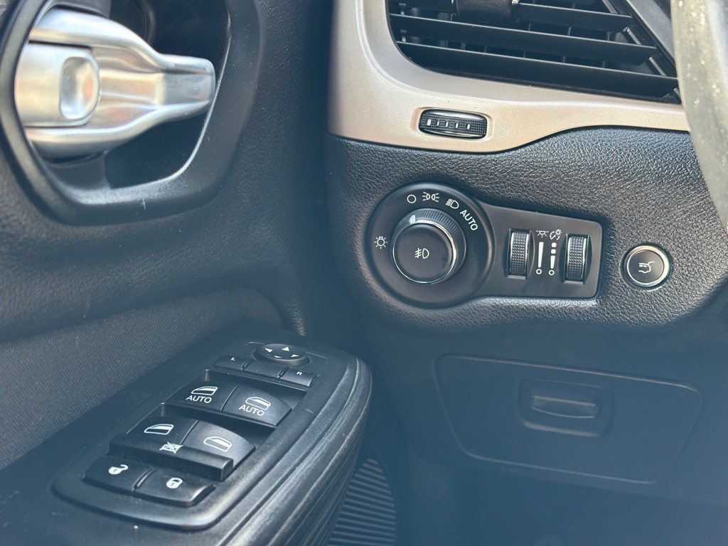 2014 Jeep Cherokee Image 13