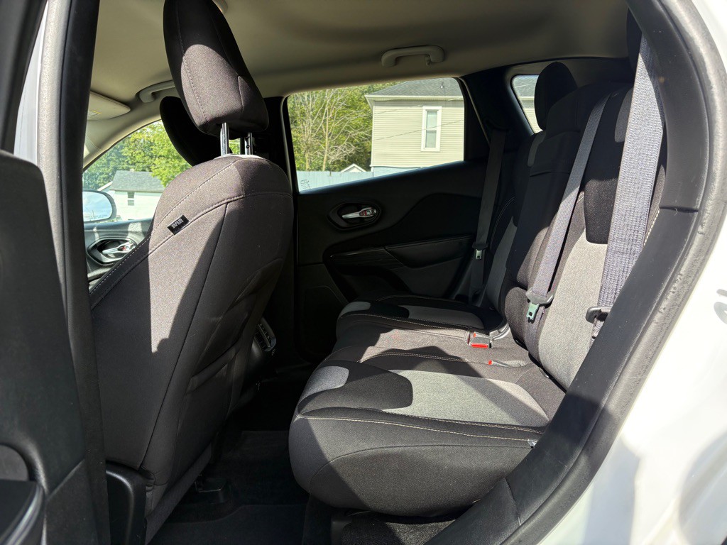2014 Jeep Cherokee Image 16