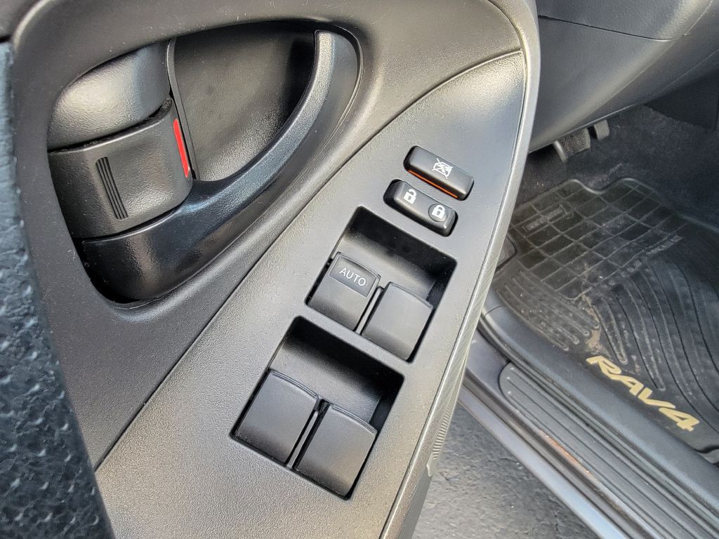 2012 Toyota Rav4 Image 12