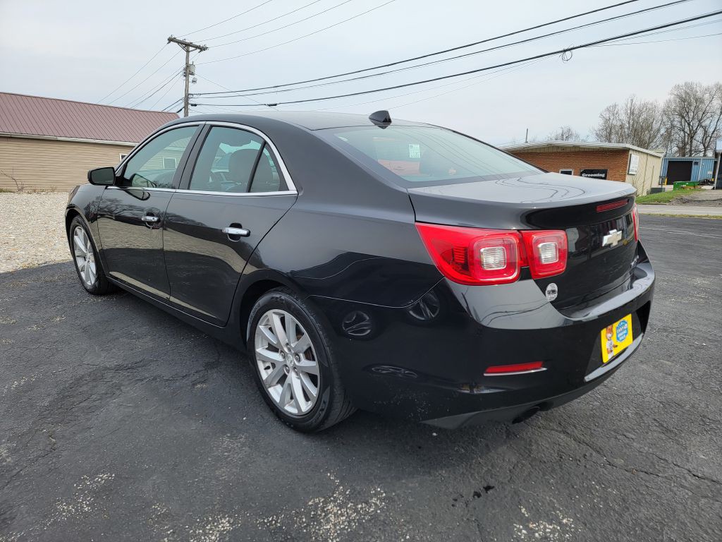 2013 Chevrolet Malibu Image 2