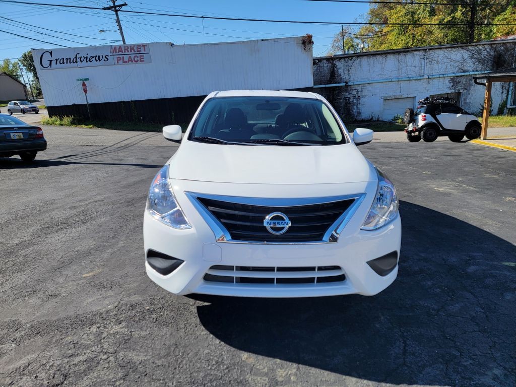 2019 Nissan Versa Image 2