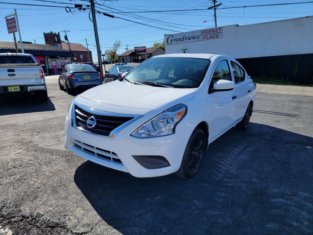 2019 Nissan Versa Image 3