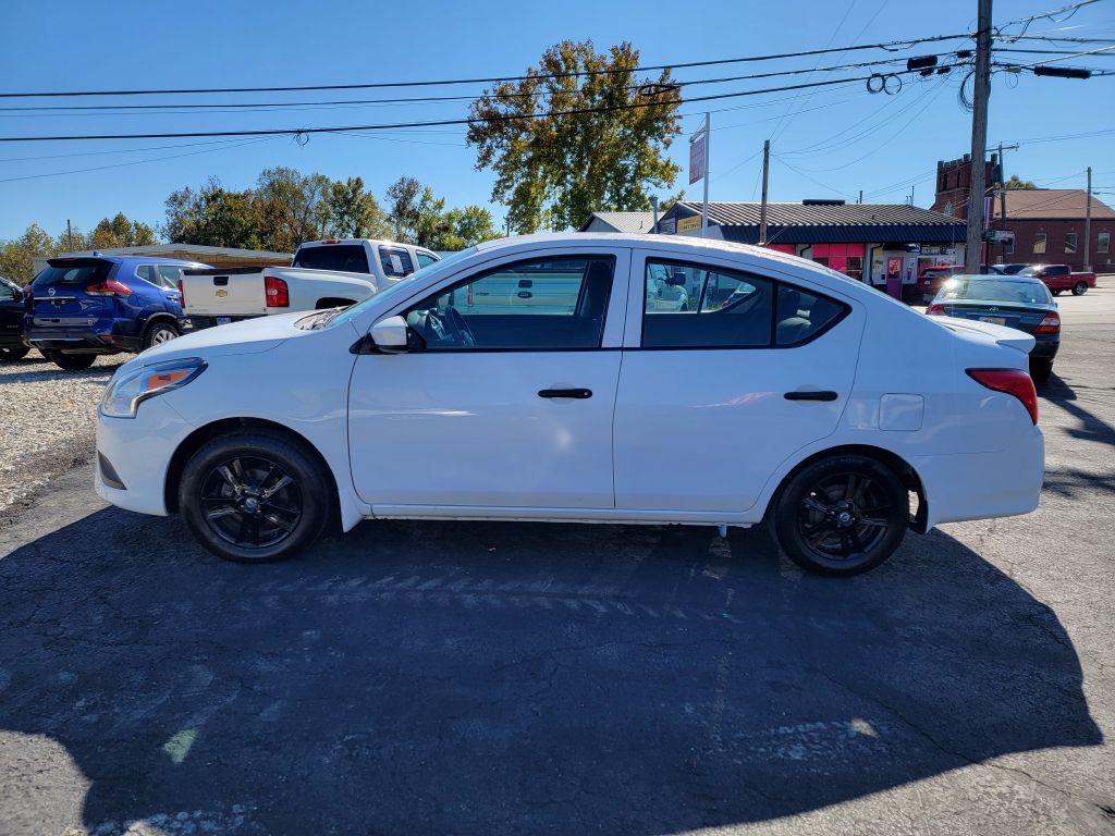 2019 Nissan Versa Image 4
