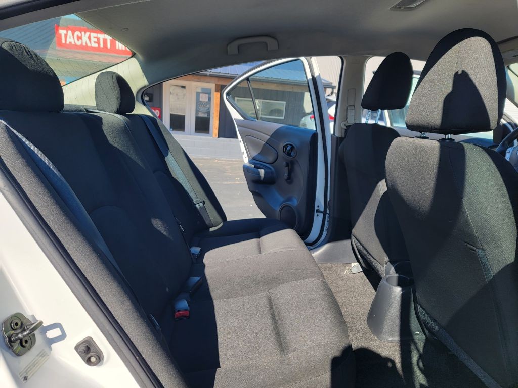 2019 Nissan Versa Image 11