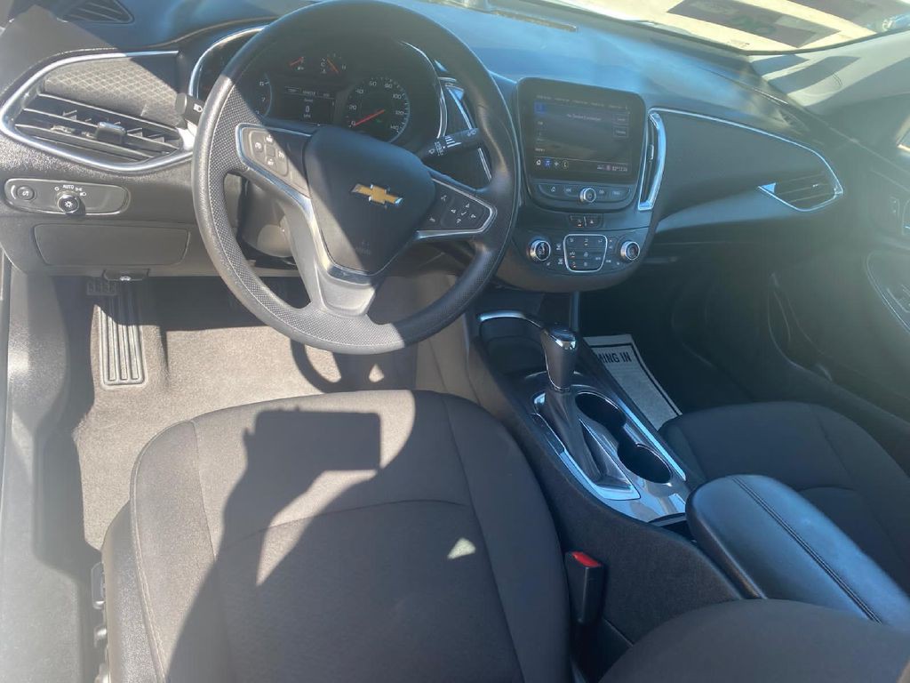 2020 Chevrolet Malibu Image 2