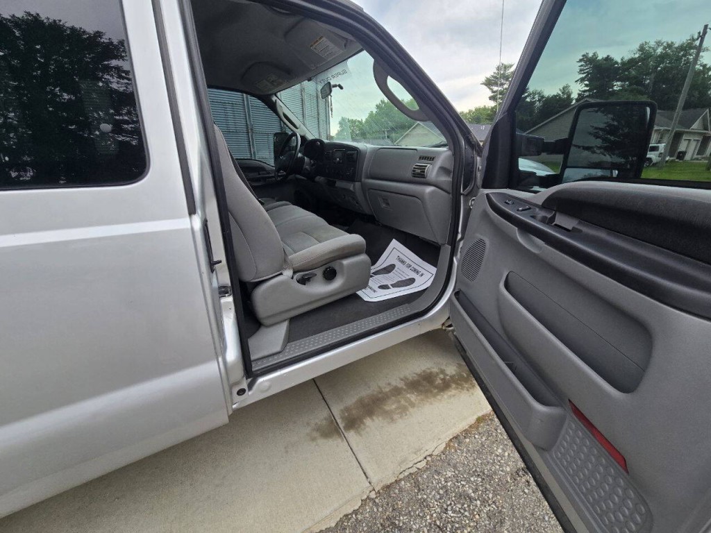 2005 Ford F-250 Image 11