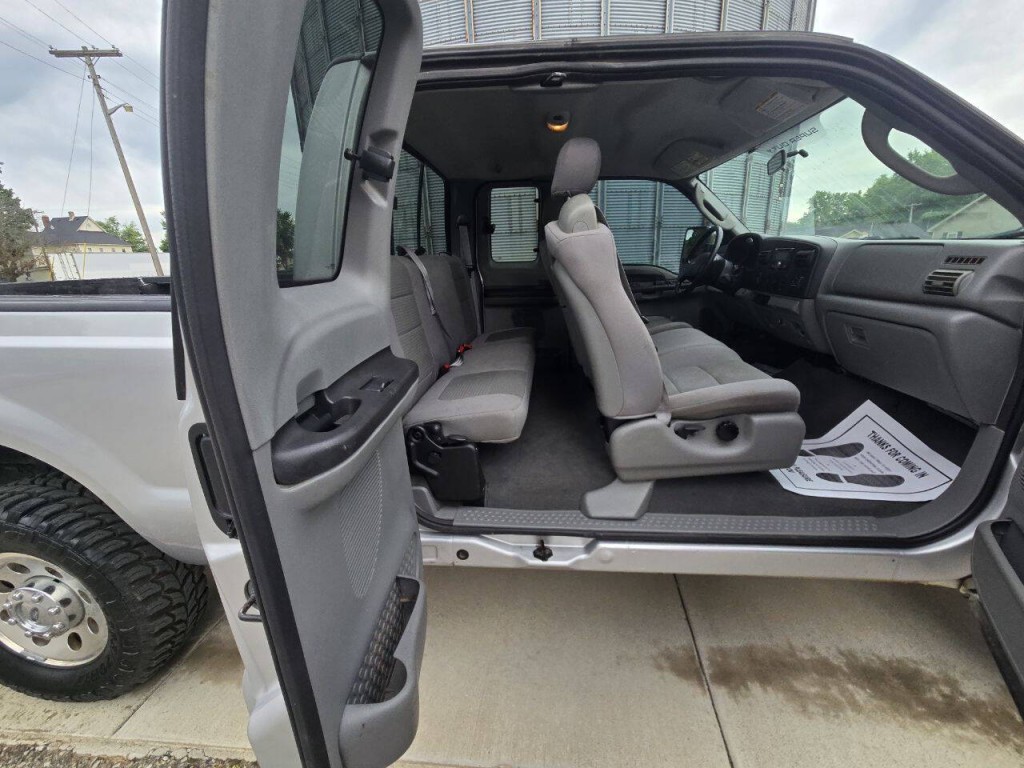 2005 Ford F-250 Image 12