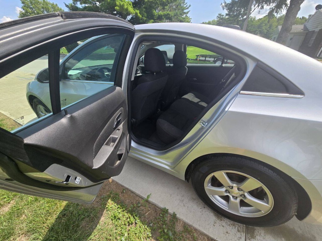 2015 Chevrolet Cruze Image 12