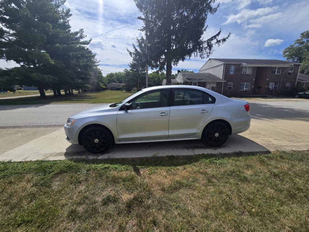 2014 Volkswagen Jetta Image 2