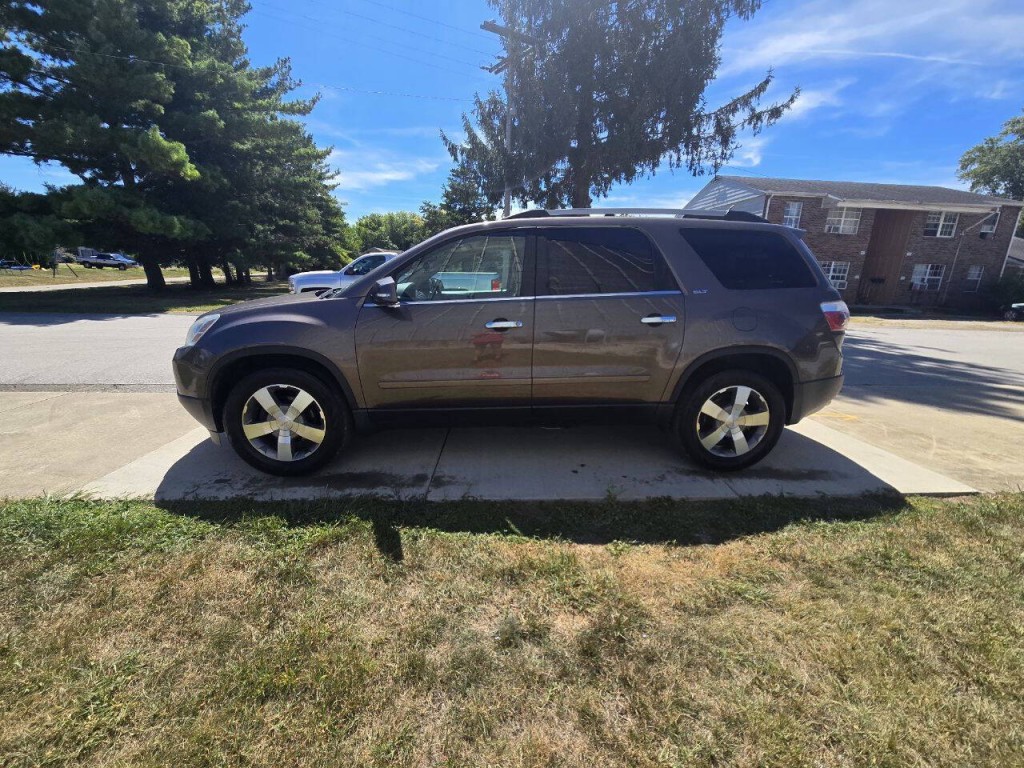 2011 GMC Acadia Image 2