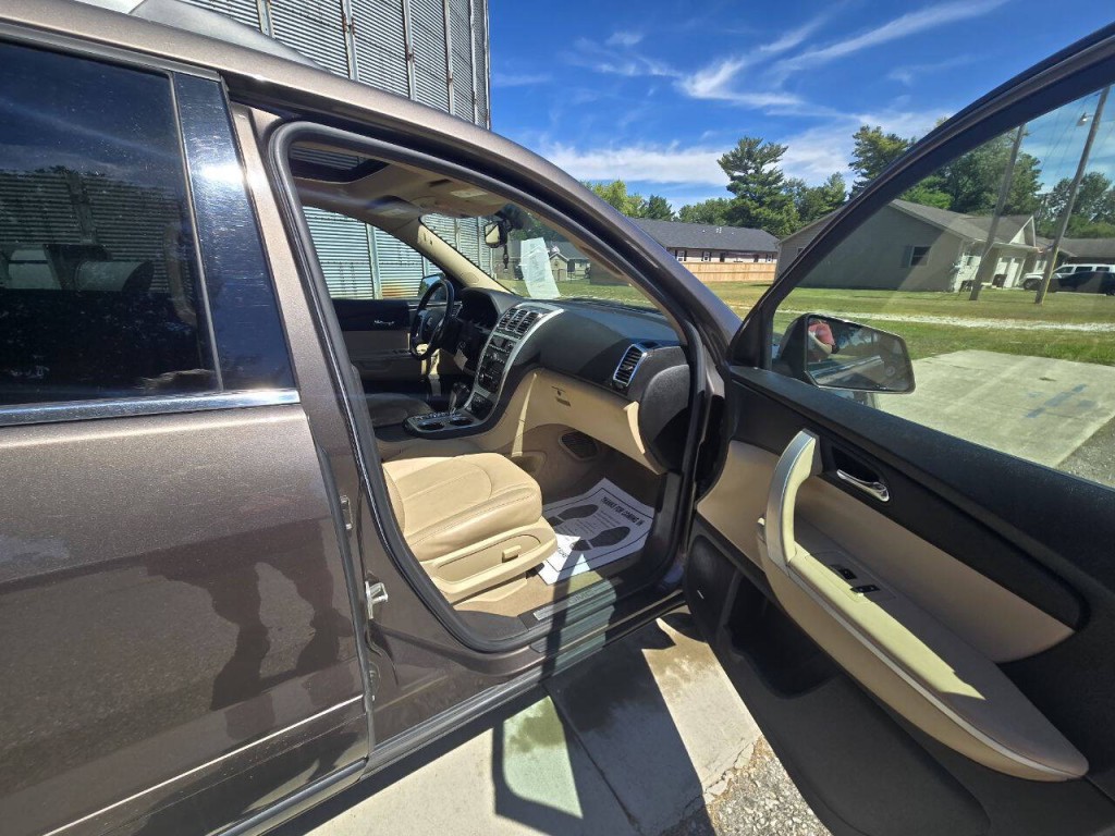 2011 GMC Acadia Image 10