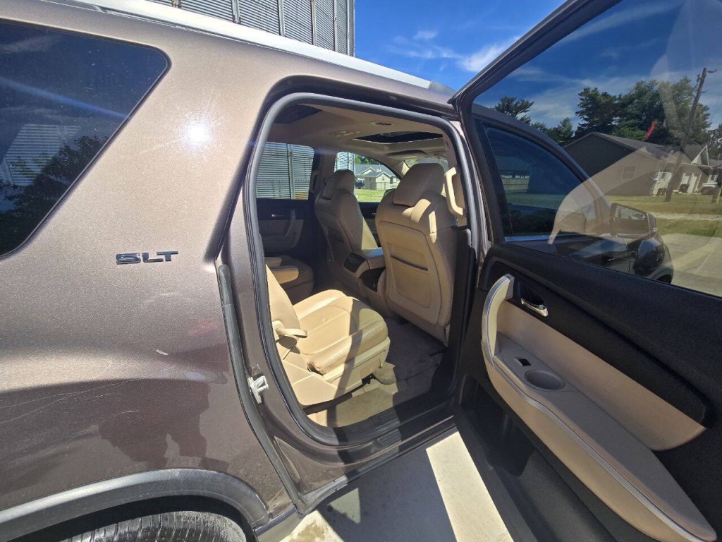 2011 GMC Acadia Image 11