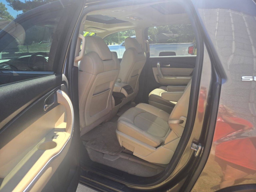 2011 GMC Acadia Image 12