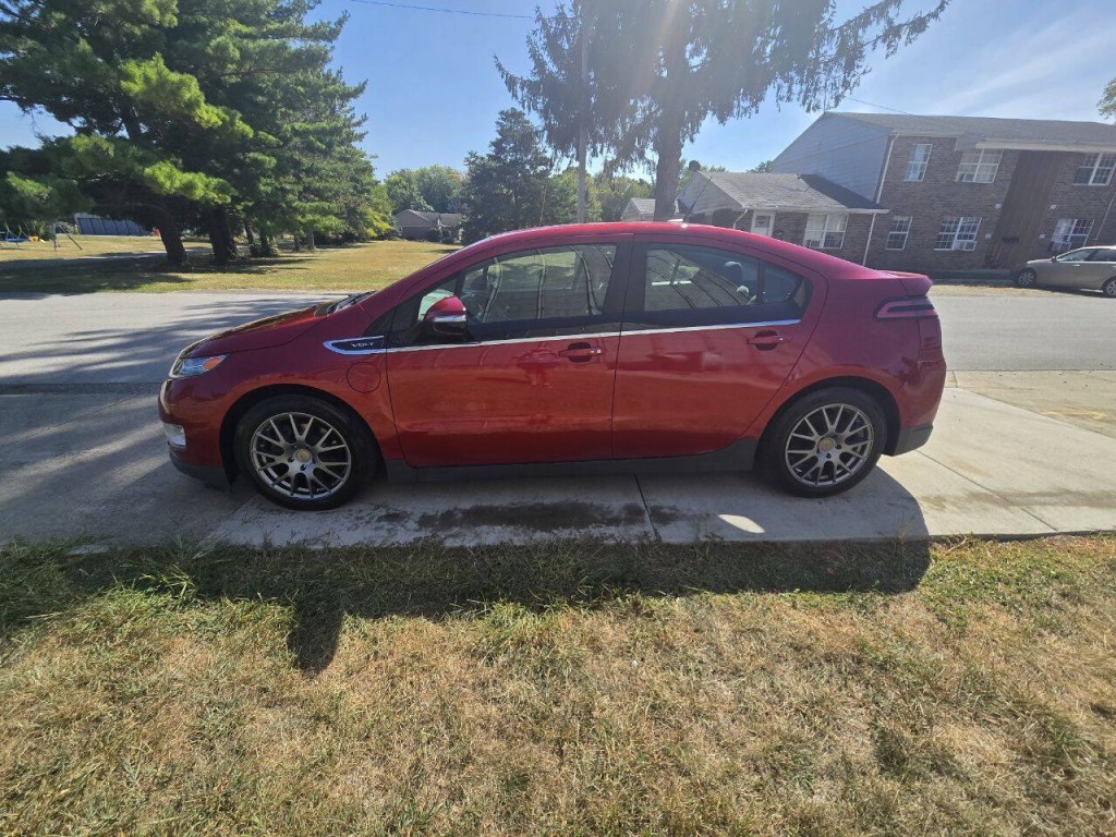 2013 Chevrolet Volt Image 2