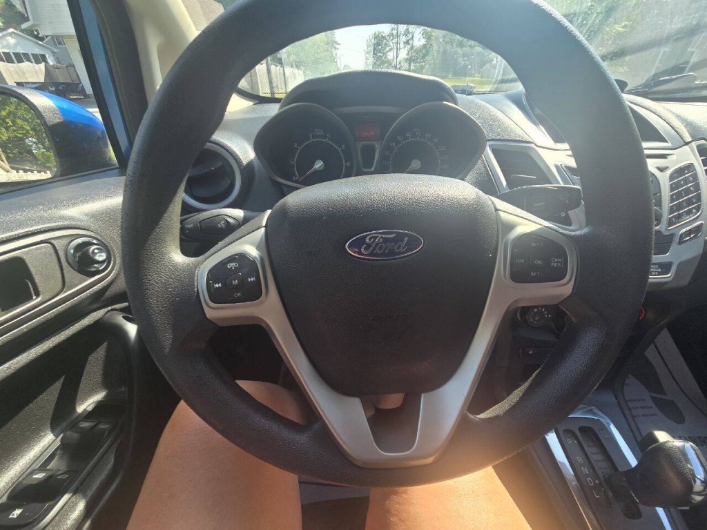 2011 Ford Fiesta Image 14