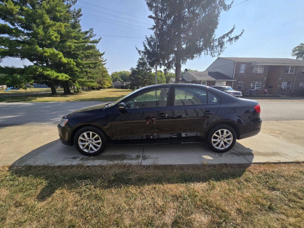 2011 Volkswagen Jetta Image 2