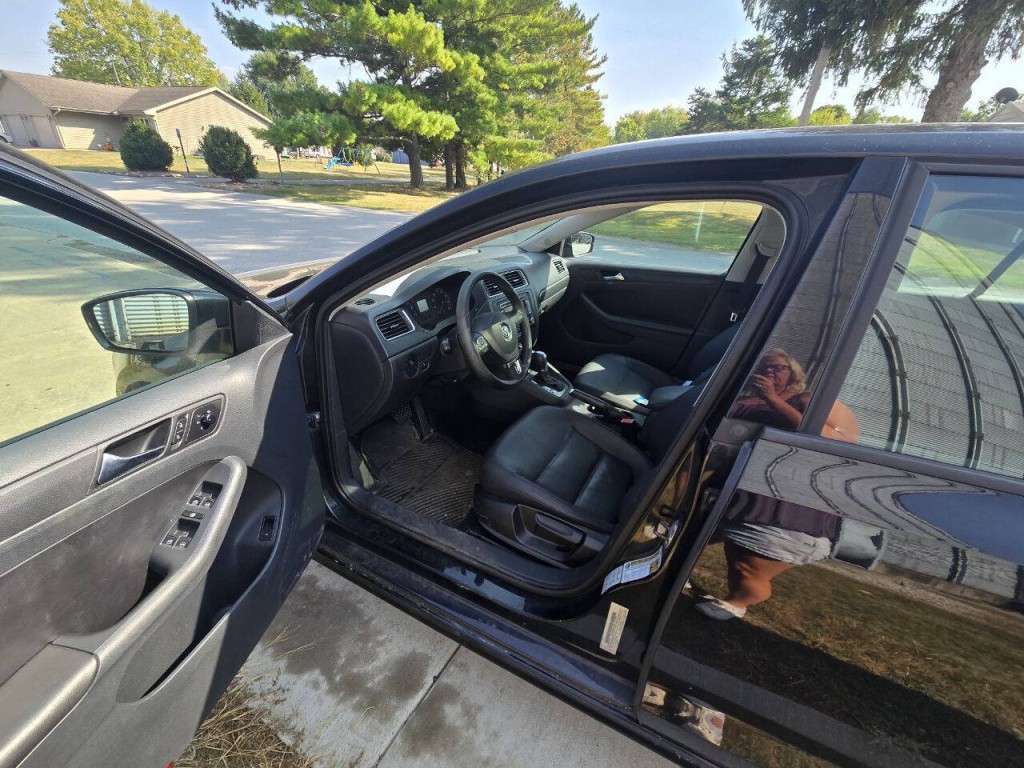 2011 Volkswagen Jetta Image 9