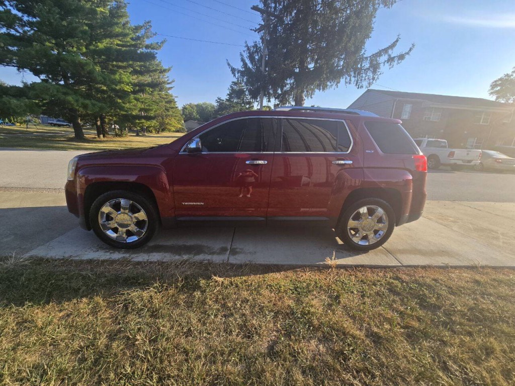 2011 GMC Terrain Image 2