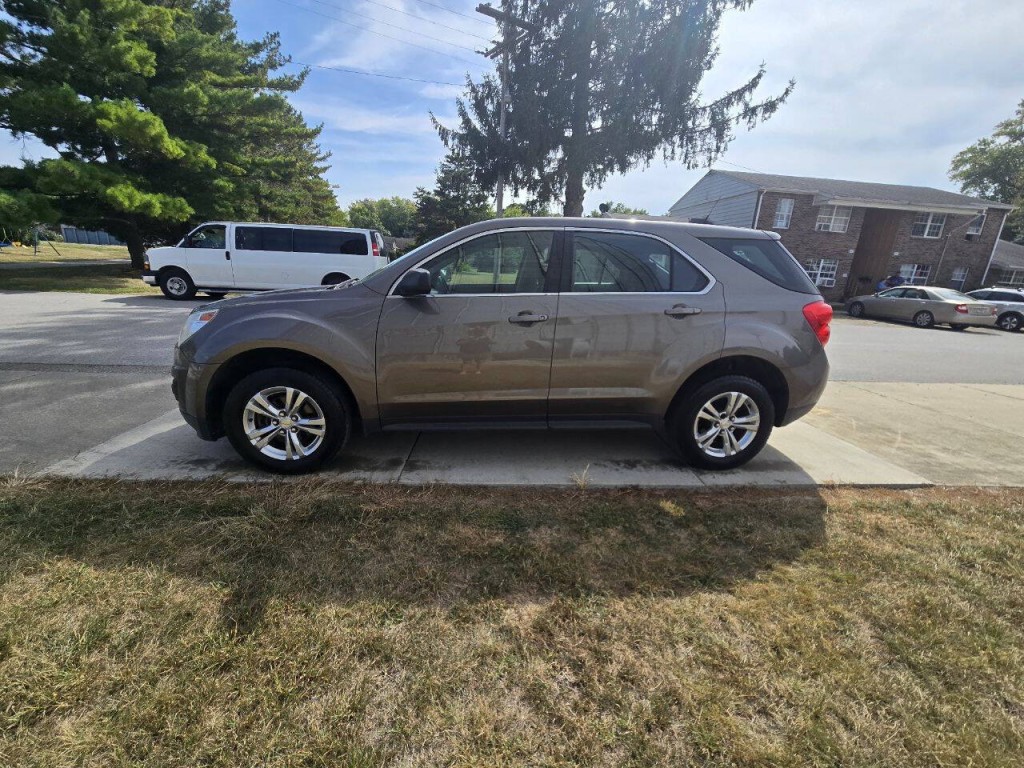 2010 Chevrolet Equinox Image 2