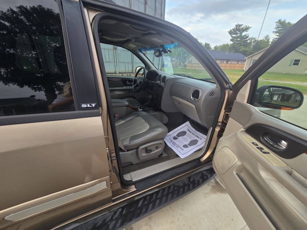 2003 GMC Envoy Image 10