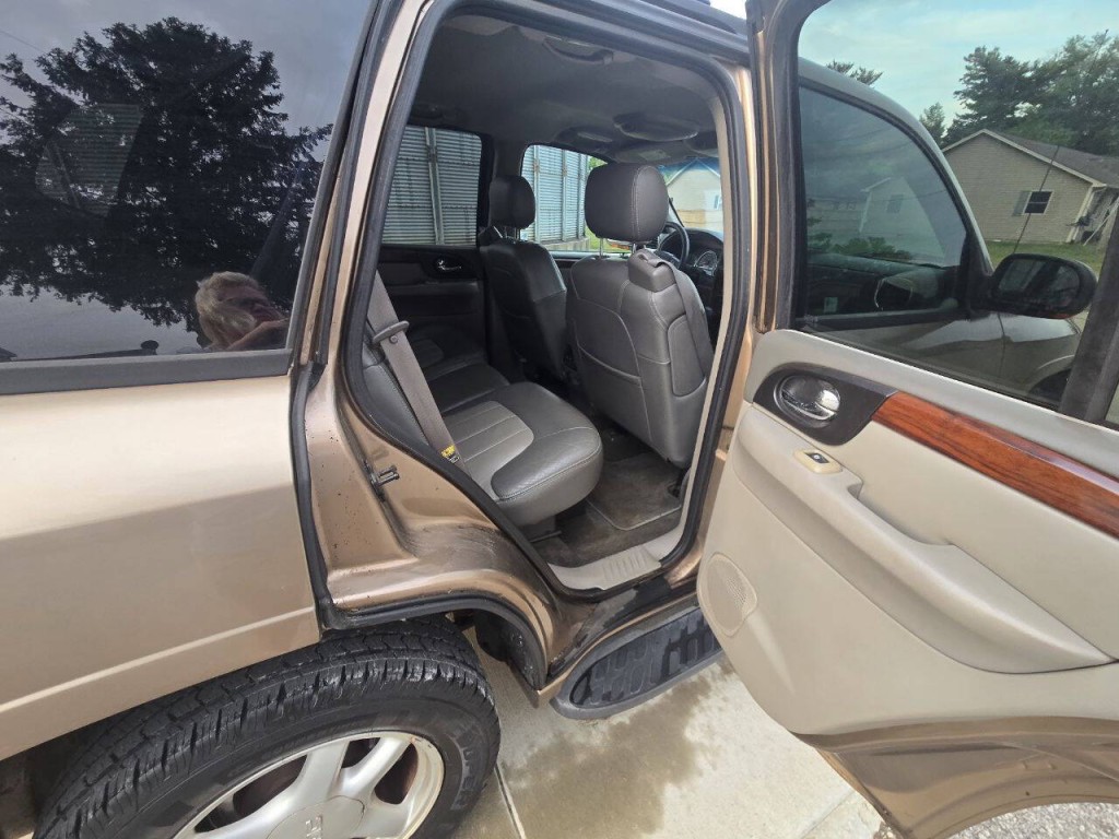 2003 GMC Envoy Image 11