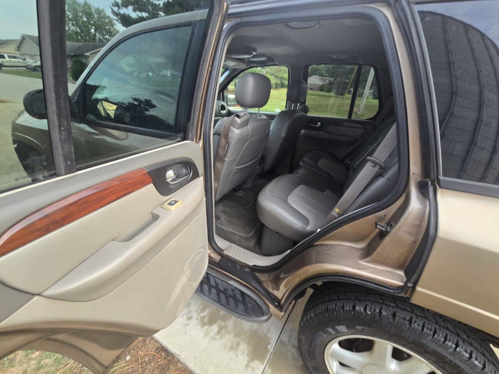 2003 GMC Envoy Image 12