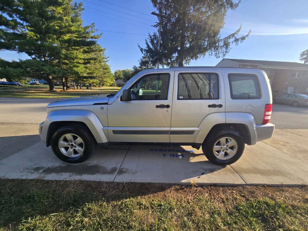2012 Jeep Liberty Image 3
