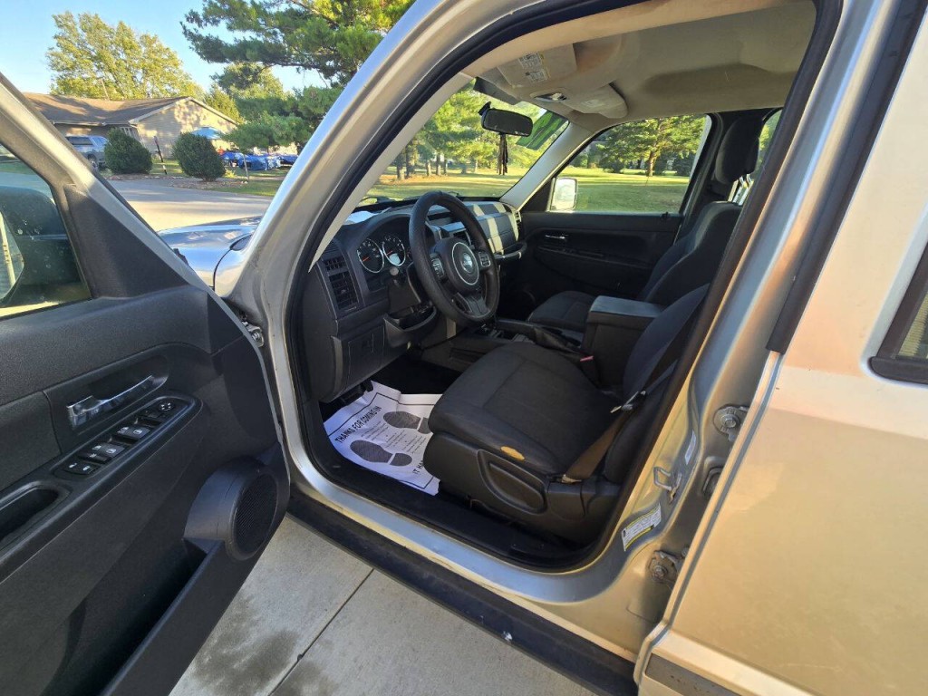 2012 Jeep Liberty Image 10