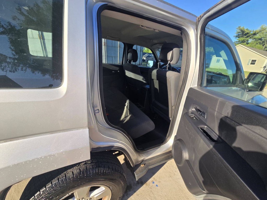 2012 Jeep Liberty Image 11