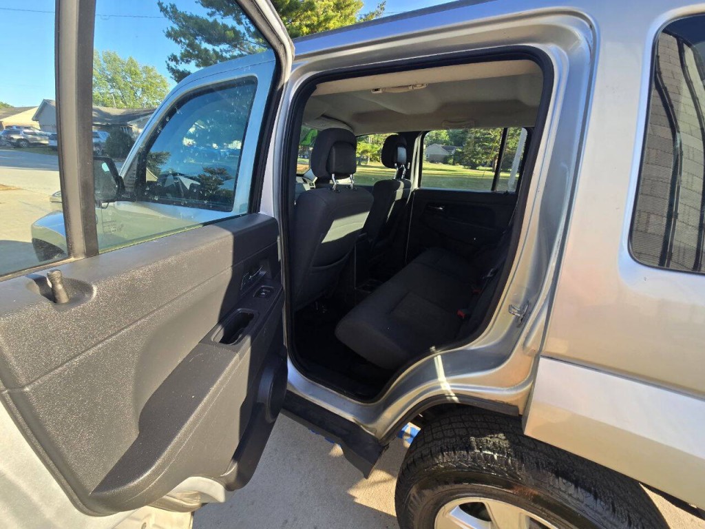 2012 Jeep Liberty Image 12