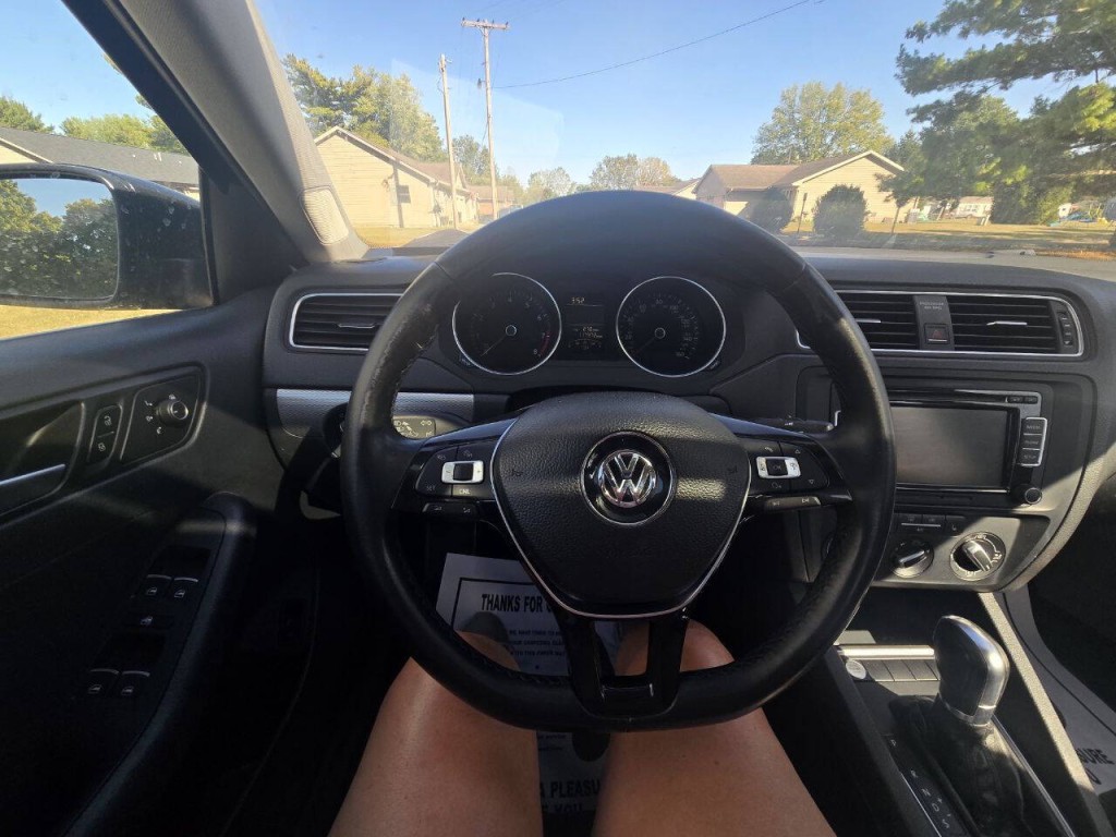 2015 Volkswagen Jetta Image 16