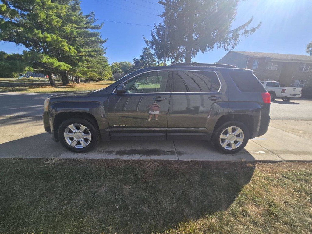 2011 GMC Terrain Image 2