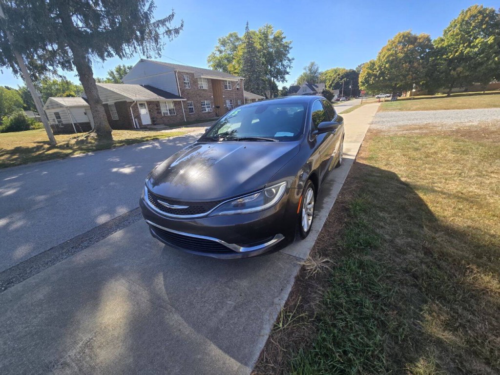 2015 Chrysler 200 Image 3