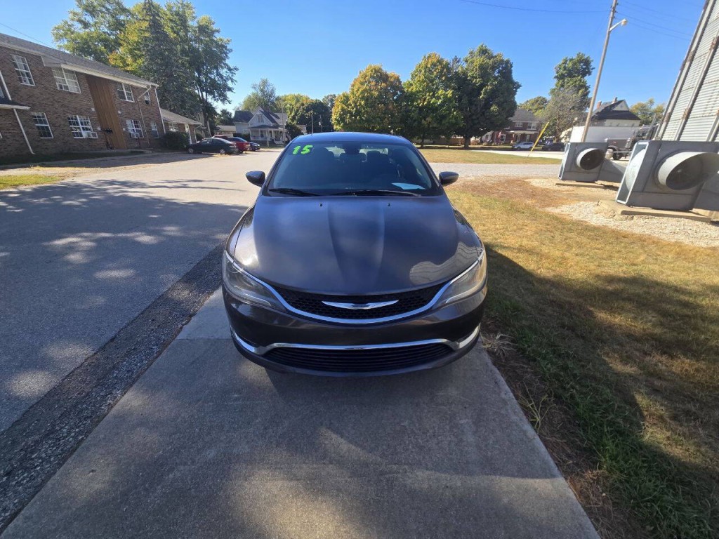 2015 Chrysler 200 Image 4