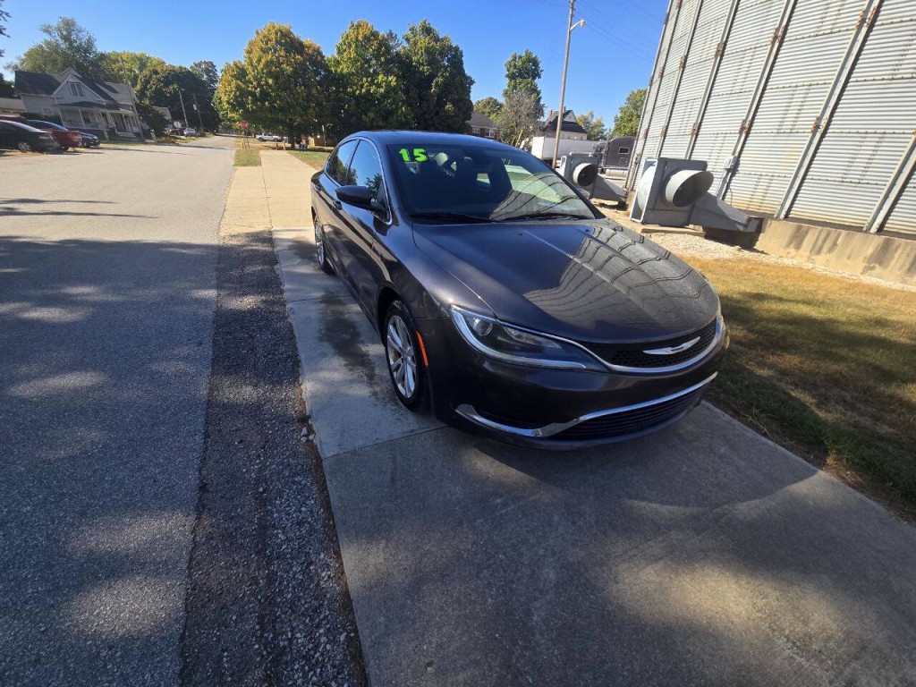 2015 Chrysler 200 Image 5