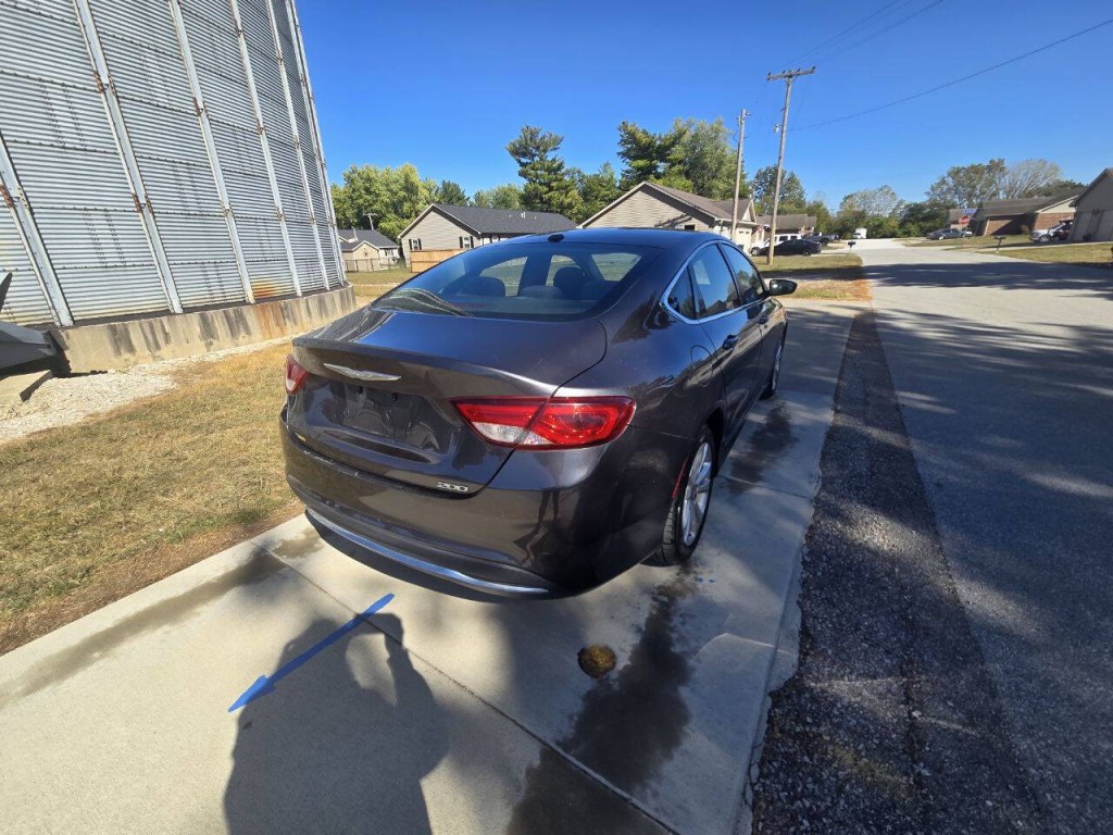 2015 Chrysler 200 Image 6