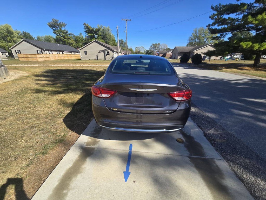 2015 Chrysler 200 Image 7