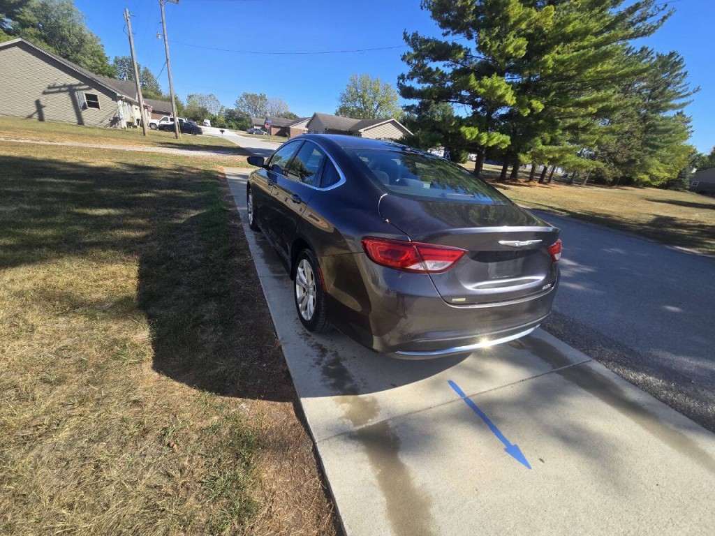 2015 Chrysler 200 Image 8