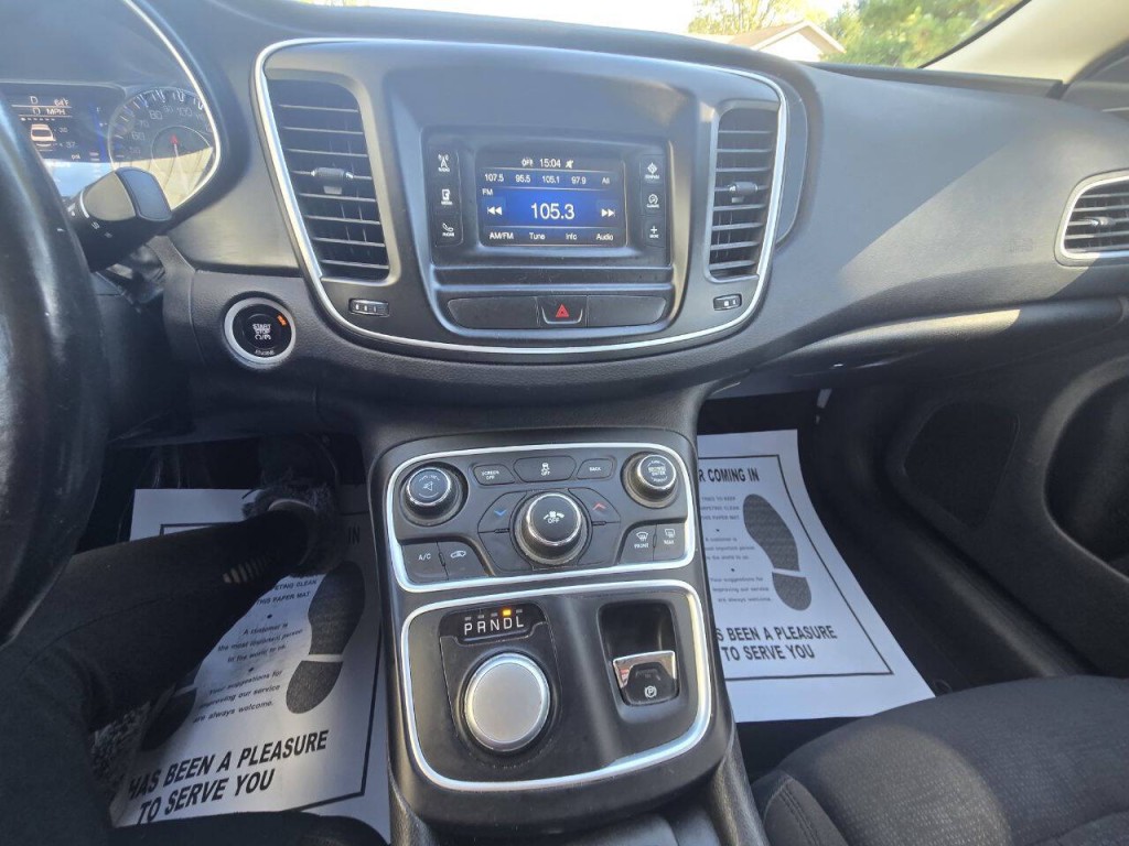 2015 Chrysler 200 Image 14