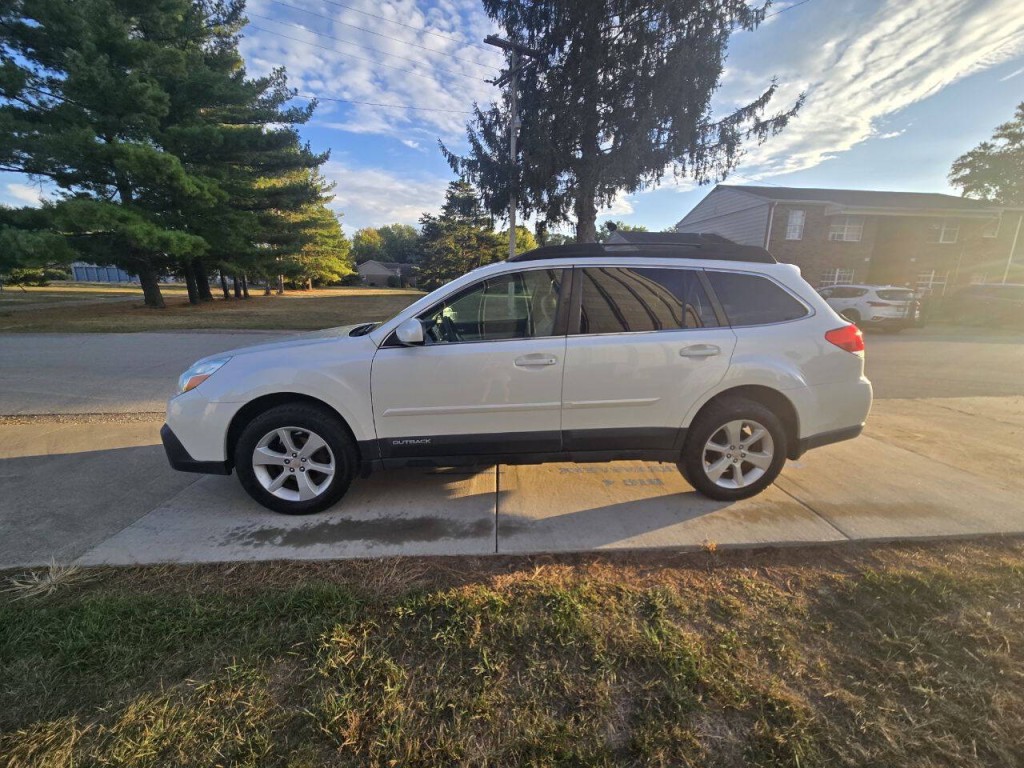 2014 Subaru Outback Image 2