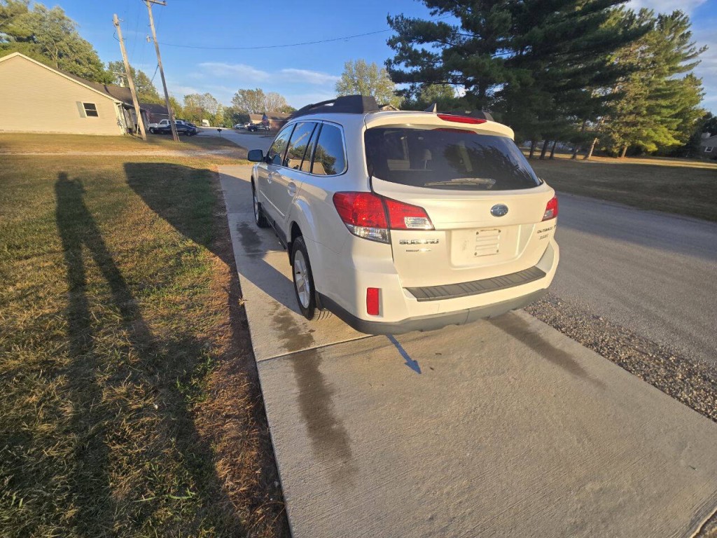 2014 Subaru Outback Image 8